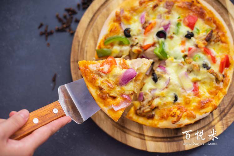 想在家自己制作披萨,大家有没有简单的配方分享呢？